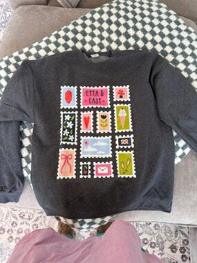 Etta & East Dark Gray Graphic Sweatshirt